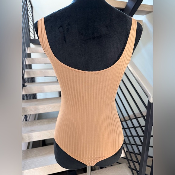 New Ribbed Tan Button-Front Bodysuit size XS - Picture 4 of 4